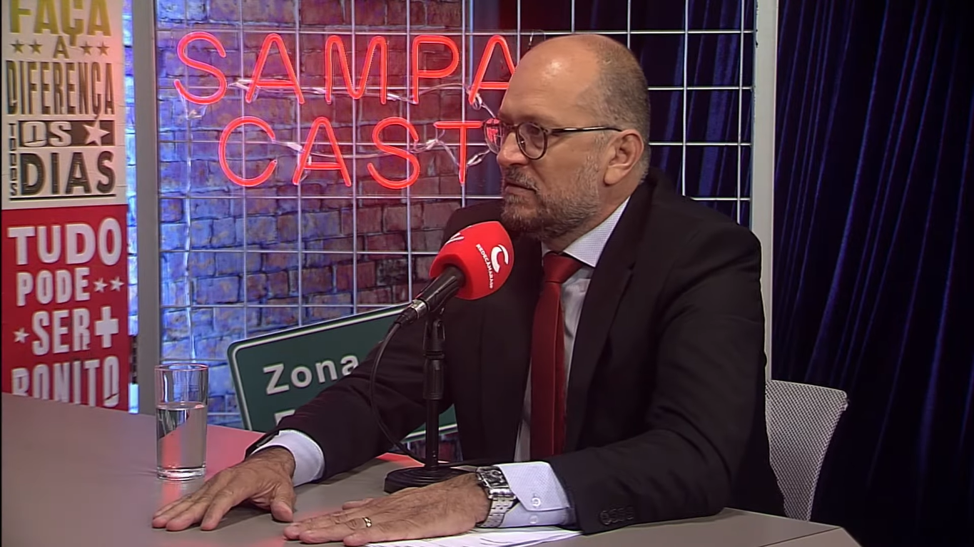 Dr. Adriano Santos durante participação no Sampa Cast